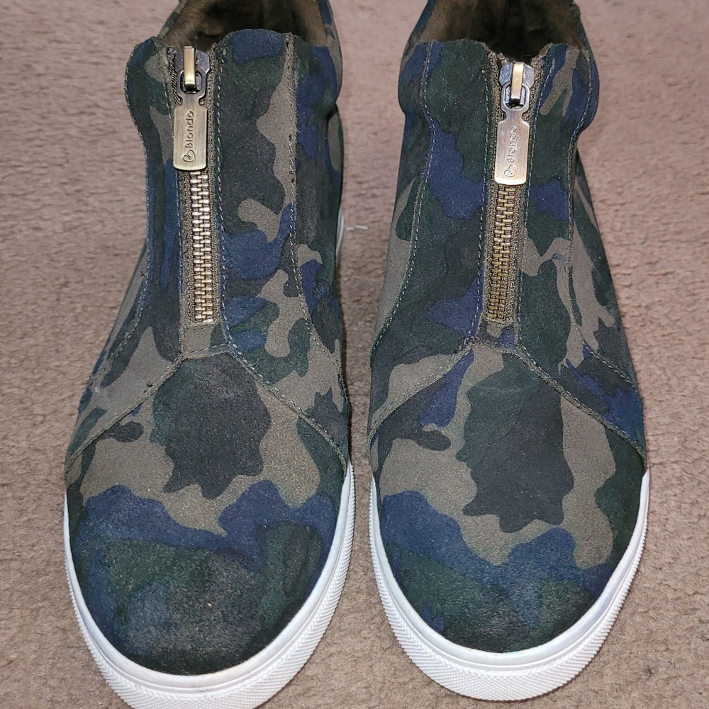 Pre-Loved 10 Blondo Camo Sneakers